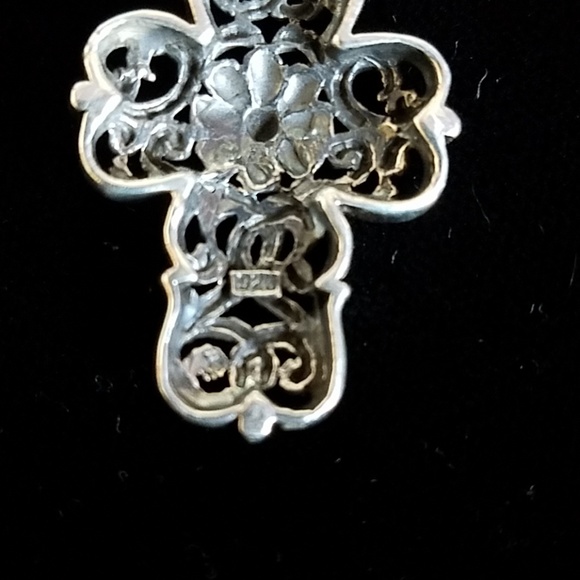 Sterling silver floral cross pendant - Picture 3 of 5